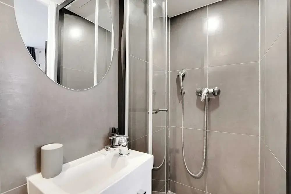 Modern Studio for 2P With A/C - Near Montmartre - photo 5