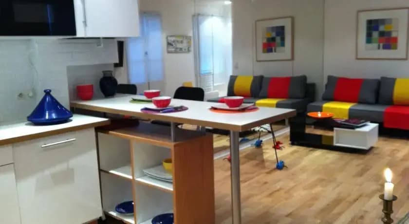 Into Paris - Louvre Apartment - photo 3