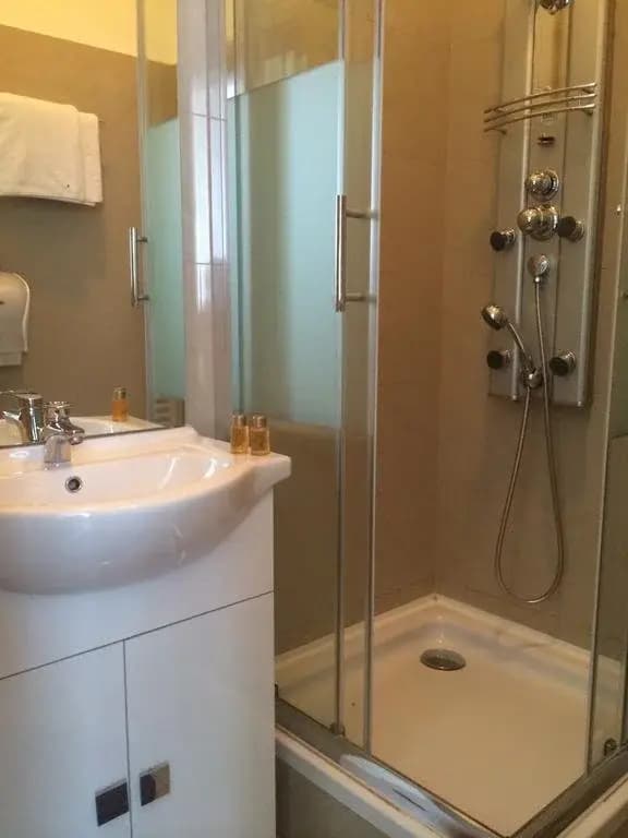 Early Bird Budget Hotel - photo 9