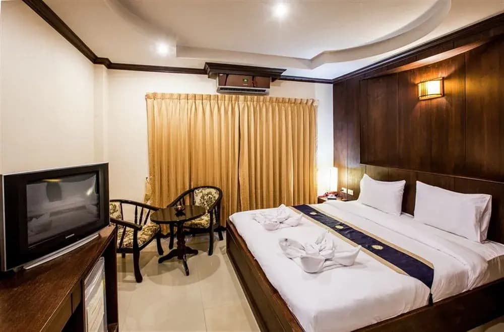 Triple Rund Place Hotel - photo 4
