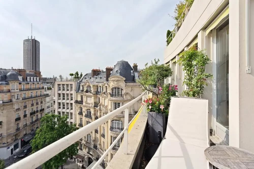 Stunning 3 Bed Apt With Balcony Near Champs Elysée - photo 12