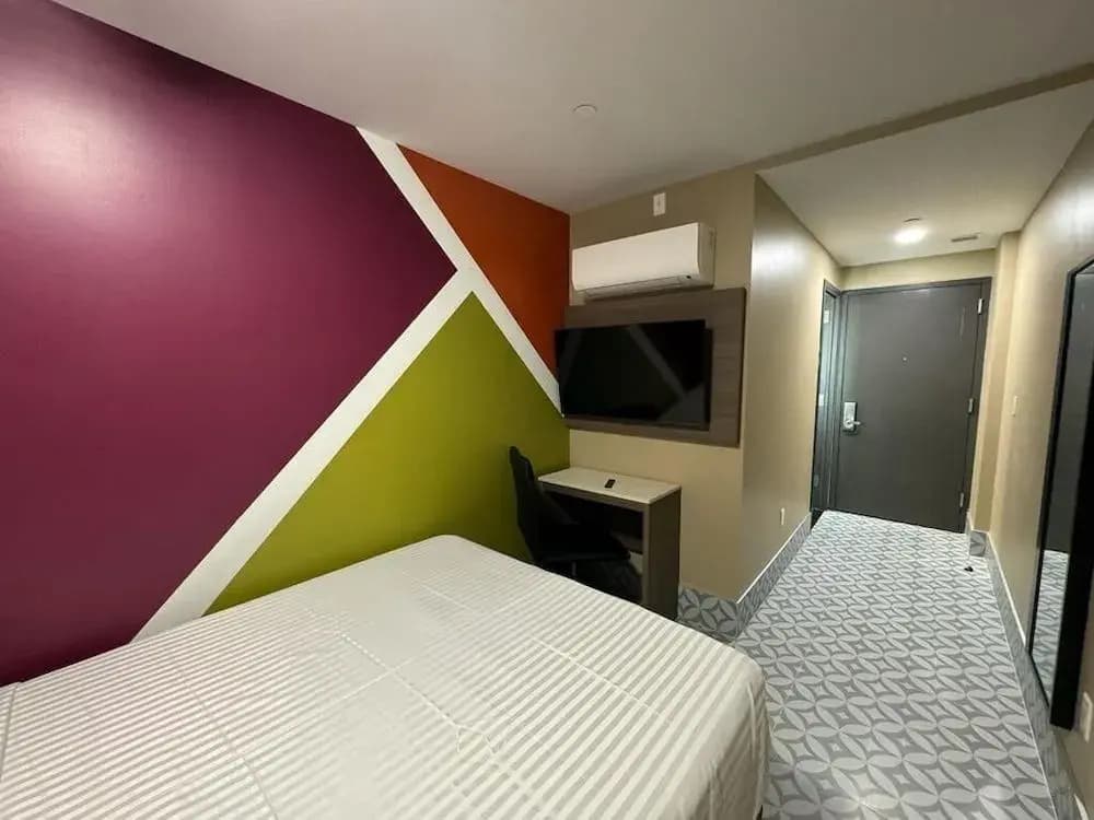 Moon Hotel Brooklyn - photo 2
