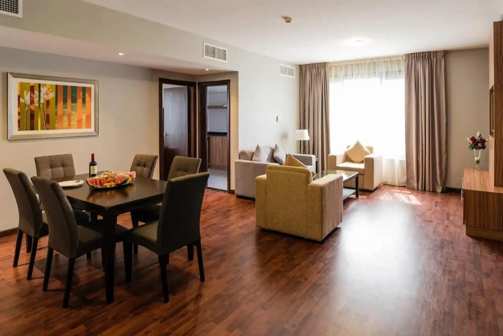 Emirates Plaza Hotel - photo 3