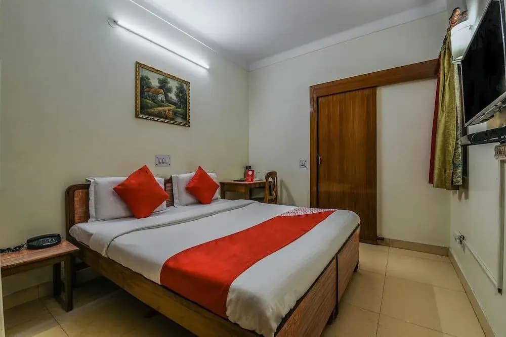The Excellency by OYO Rooms - photo 14
