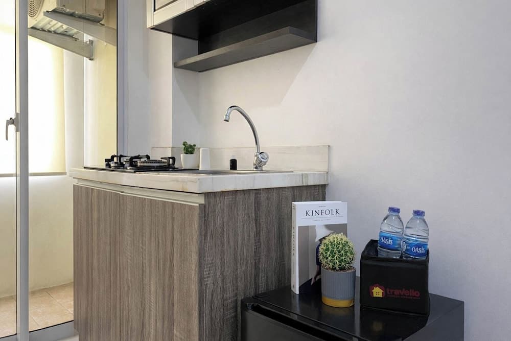 Basic Look Studio Apartment At Vittoria Residence - photo 13
