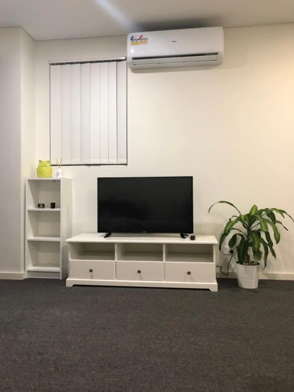 Modern Apartment in Liverpool CBD - photo 3