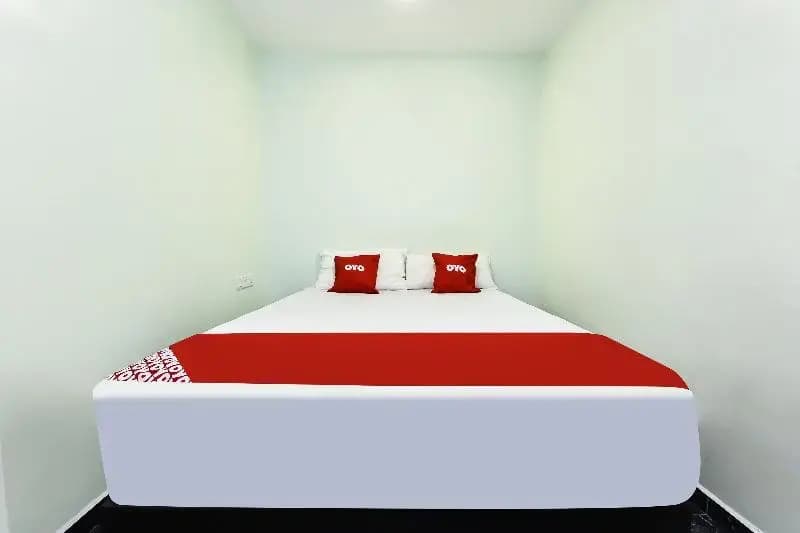 Th Hotel by OYO Rooms - photo 18