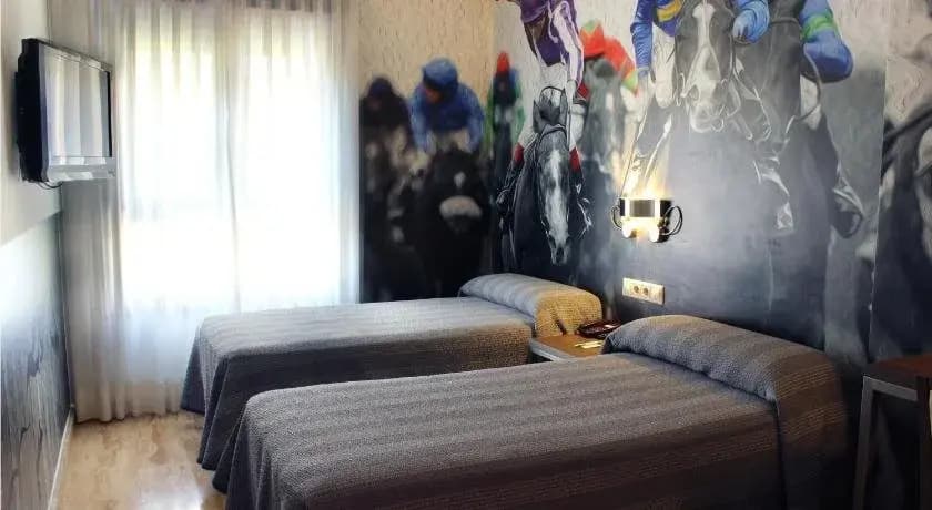 Hostal 4C Cuatro Caminos - photo 25