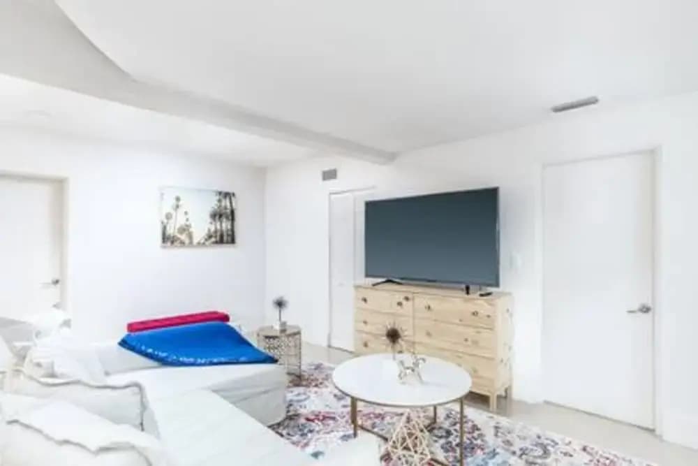 1720 Wa Kee 1B 4 Queen Beds Sleep 8 Pool Parking Wi-fi Patio - photo 5