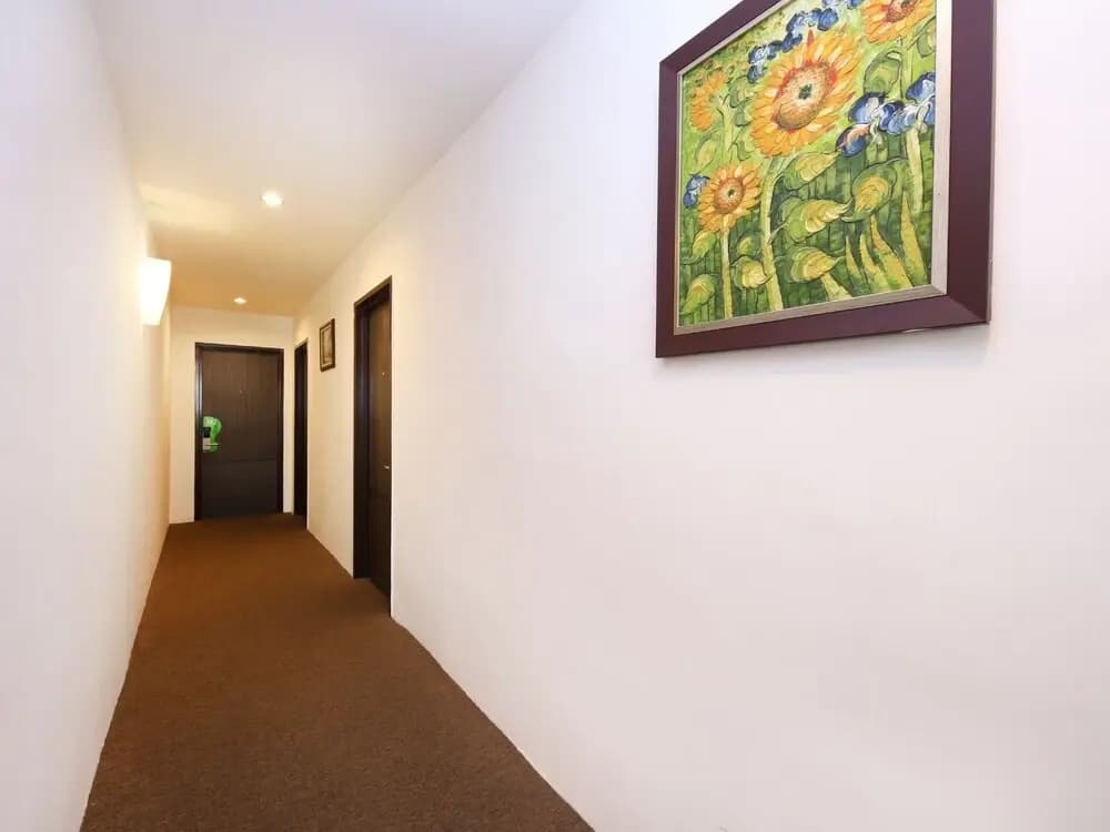 Marvelton Hotel by OYO Rooms - photo 11