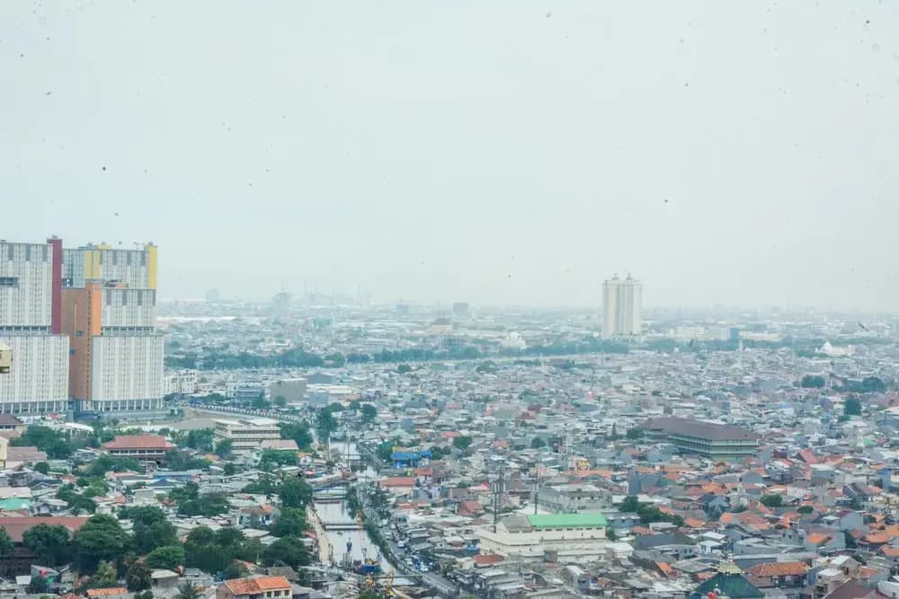 Strategic 2BR City View Grand Palace Kemayoran Apartment By Travelio - photo 12