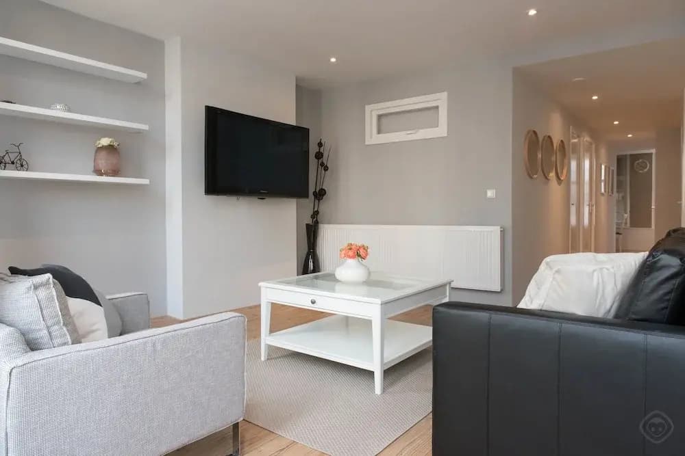 Plaza Centre Apartment - photo 3