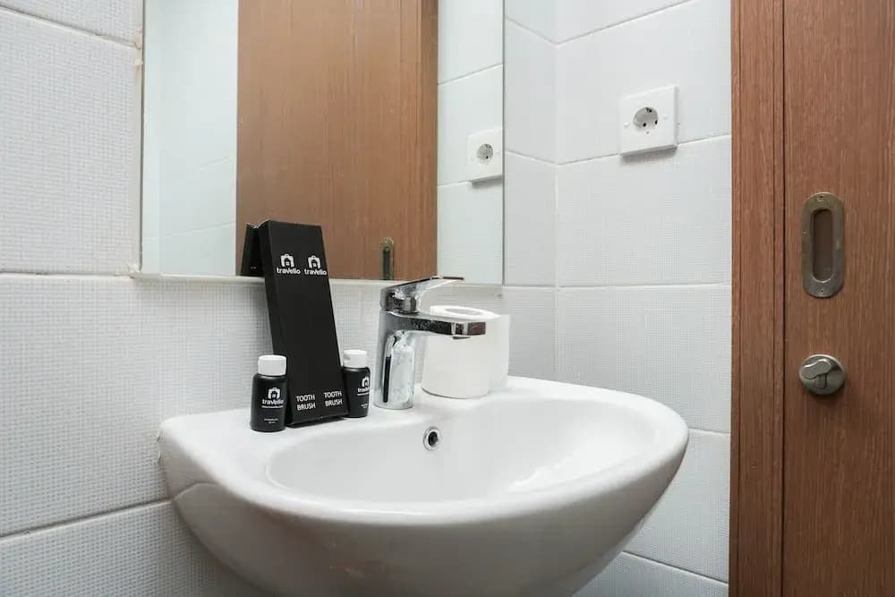 Modern 1BR Apartment at Puri Orchard - photo 6