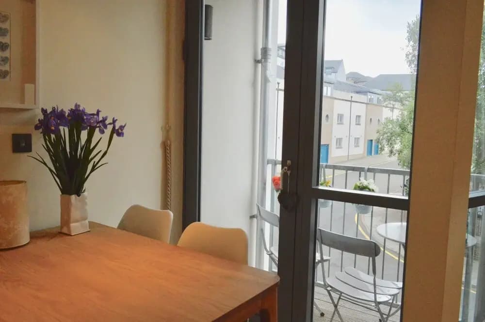 Bright Centrally Located Apartment - photo 7