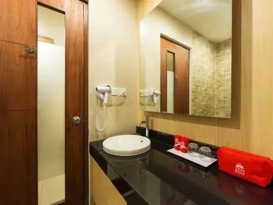 ZenRooms Kuta Tuban Suites - photo 3