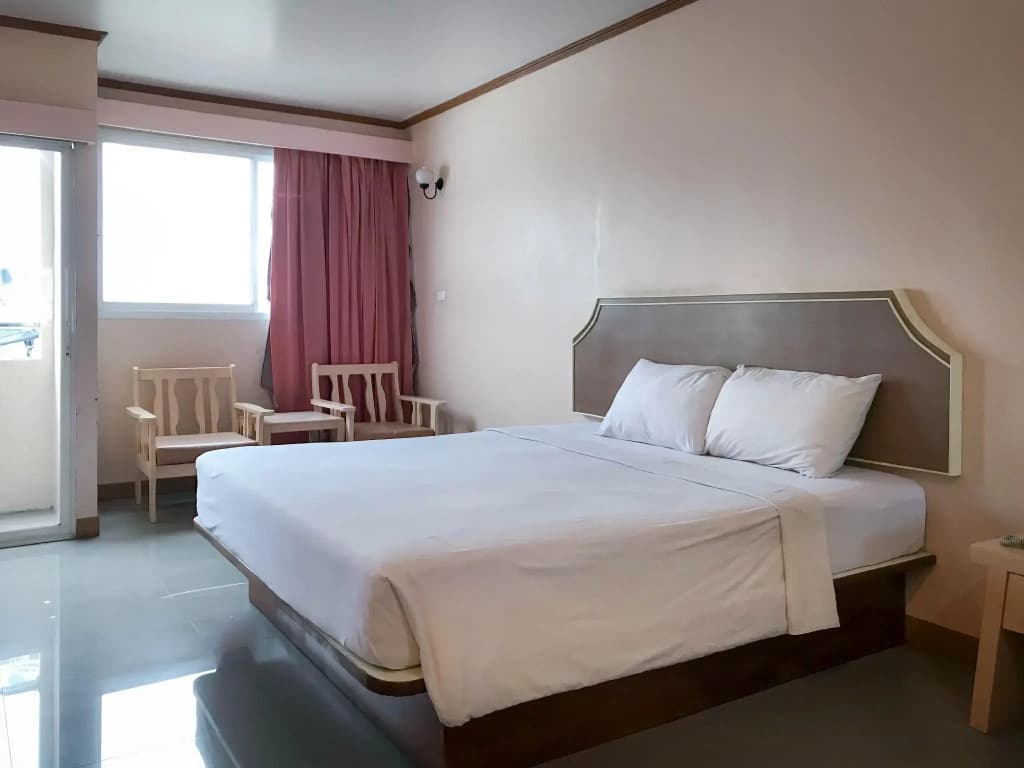 J Two S Pratunam Hotel (SHA Certified) - photo 4