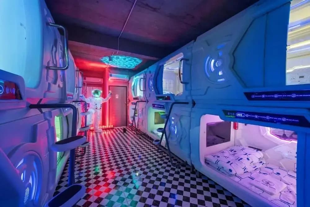 Space Station Hostel - photo 36