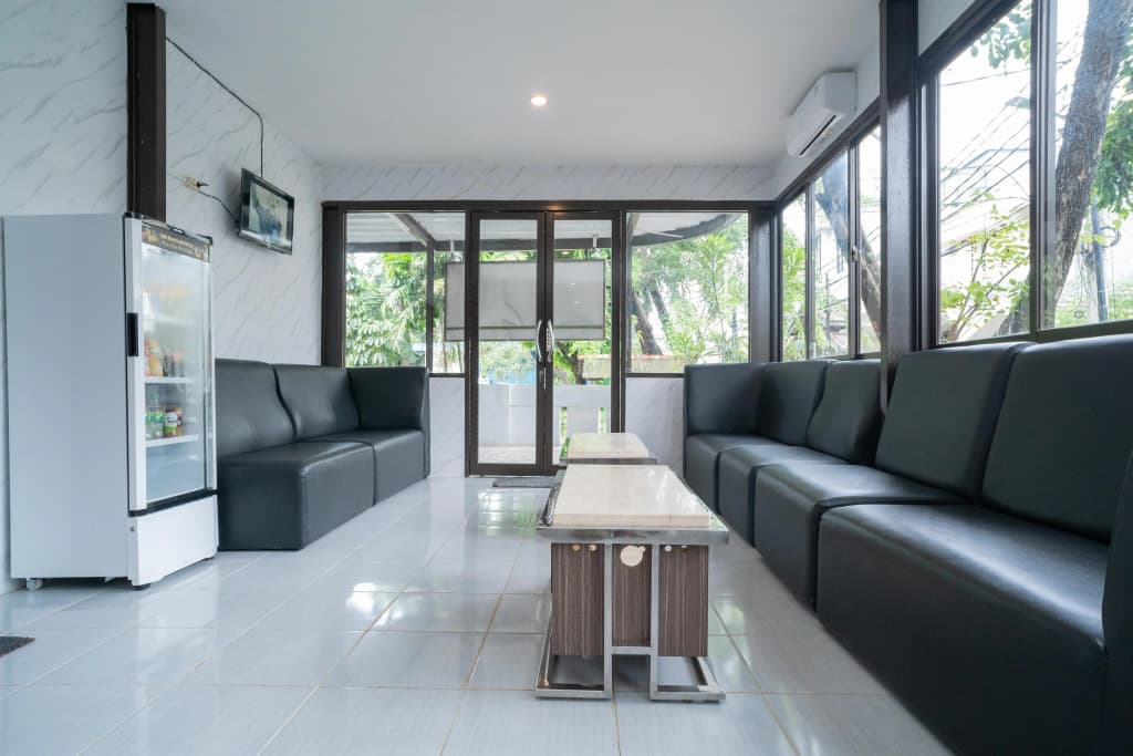 RedDoorz Plus near ITC Cempaka Mas 2 - photo 7