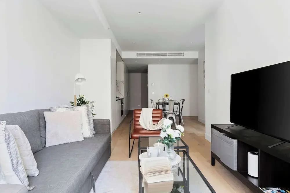A Cozy 2BR Apt Right on Buzzing Chapel Street - photo 2