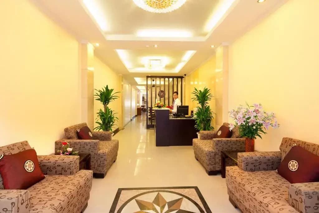Rising Dragon Estate Hotel - photo 2