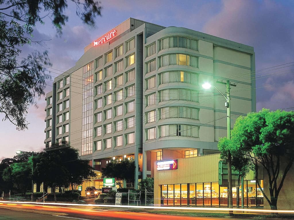 Mercure Sydney Parramatta - photo 1