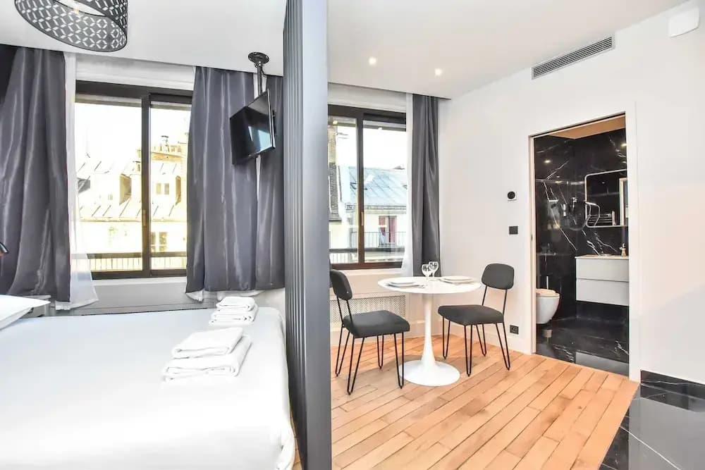 Chic Studio w/ Jacuzzi - 2P - Near Palais Garnier - photo 2