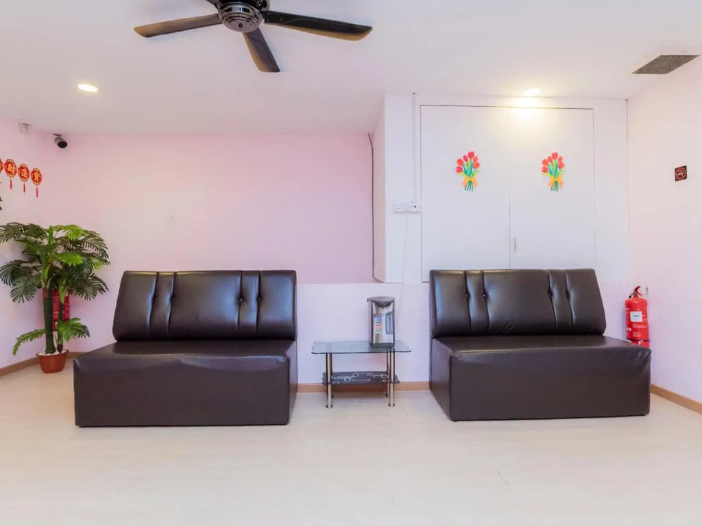 OYO 44026 98 Hotel - photo 10