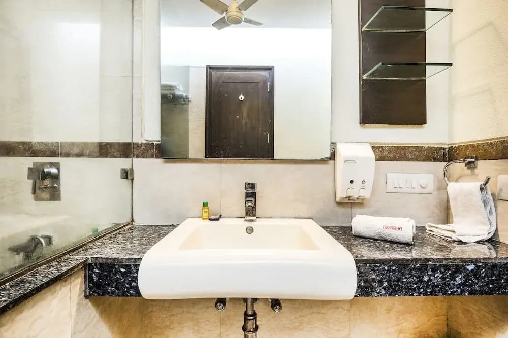 Stallen Suites Nehru Place by FabHotels - photo 8