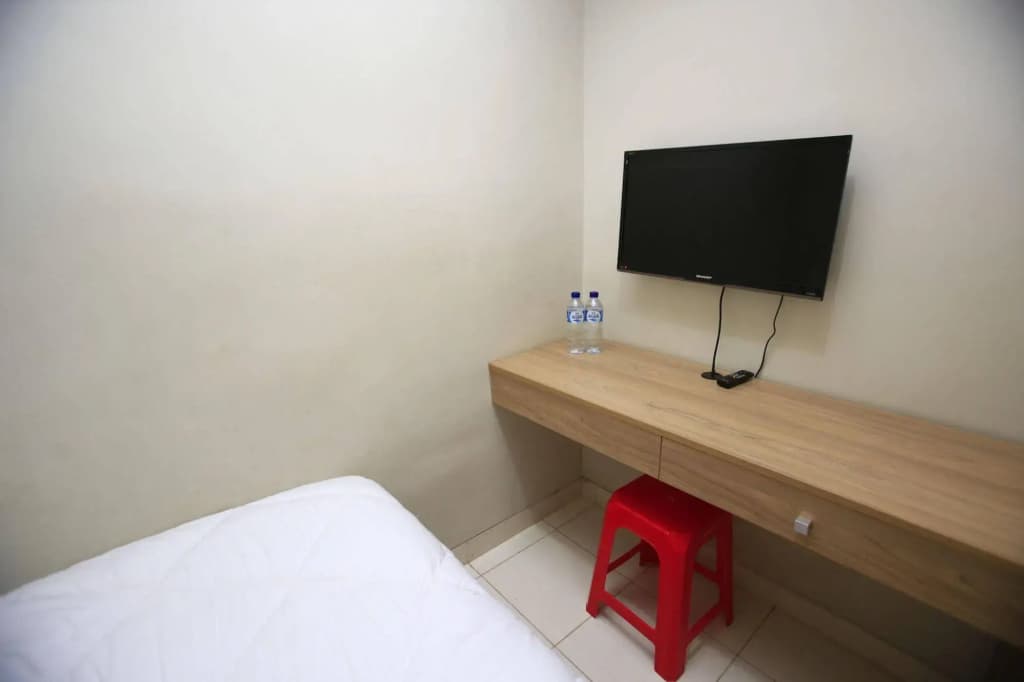 RedDoorz Karet Pedurenan - photo 9