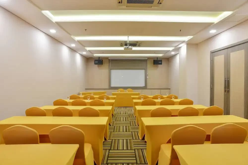 ZEN Rooms Basic Near Sunter Mall - photo 13