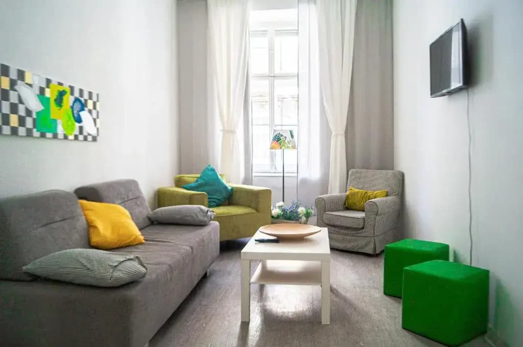 Central 2BR Apt. - Lovely for Long Stays - photo 13