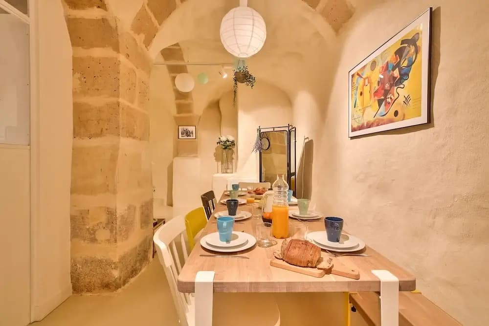 New Stunning 4 Bdrs Apt, With AC – Le Marais - photo 15