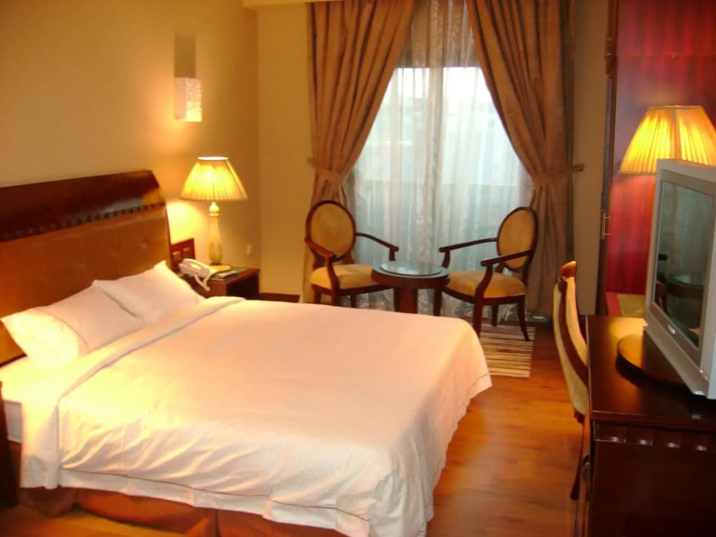Sharjah Royal Tulip Hotel apartment - photo 4