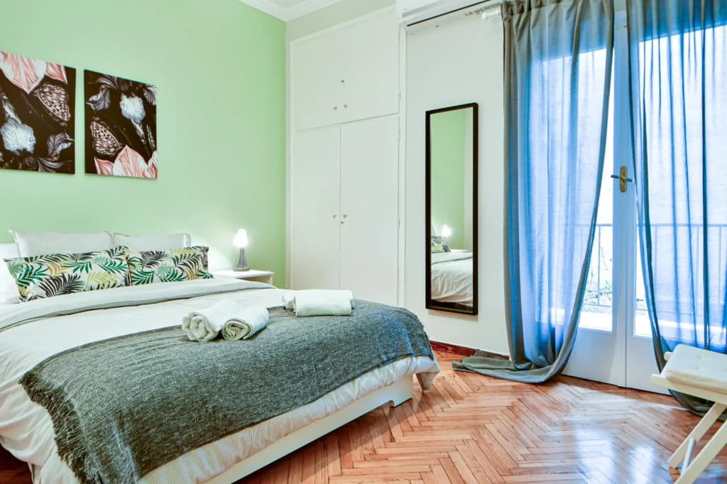 Thiras Lovely Apartment - photo 14