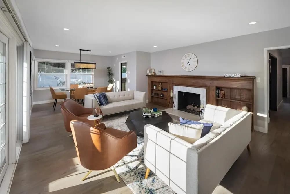 Hidden Valley Pl - 90210 Villa With Canyon Views and a Large Private Backyard - photo 1