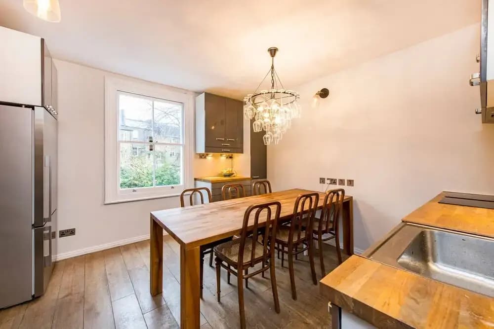 Excellent 4 Bed Apartment For Your Perfect Stay! - photo 13