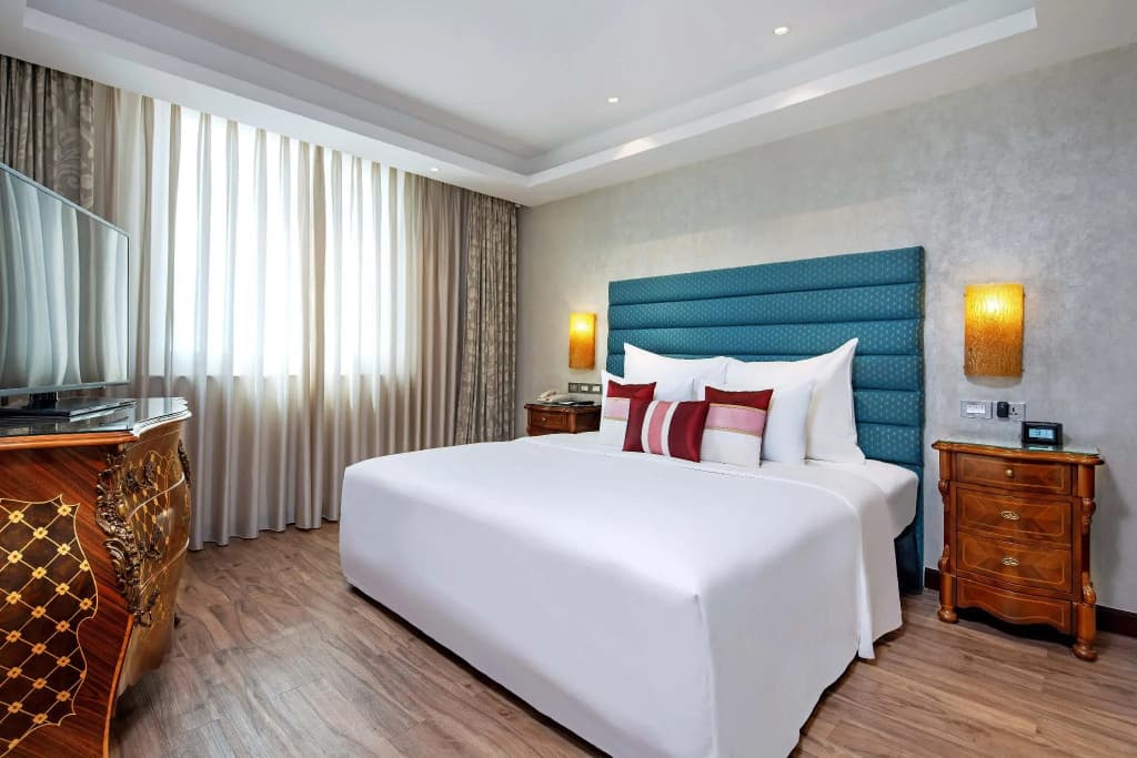 Windsor Plaza Hotel - photo 40