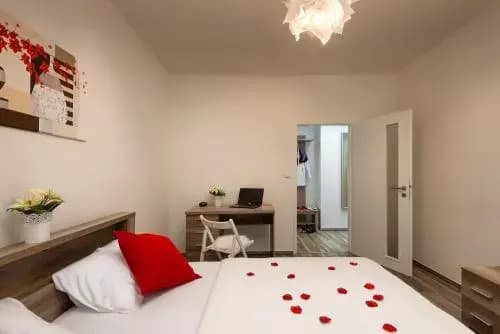 Henry Apartments - photo 3