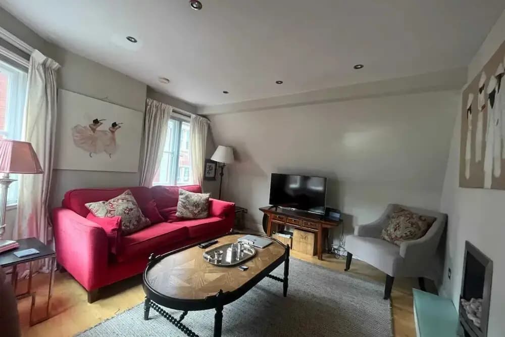 Modern Top Floor 2BD Flat - Kensington - photo 2