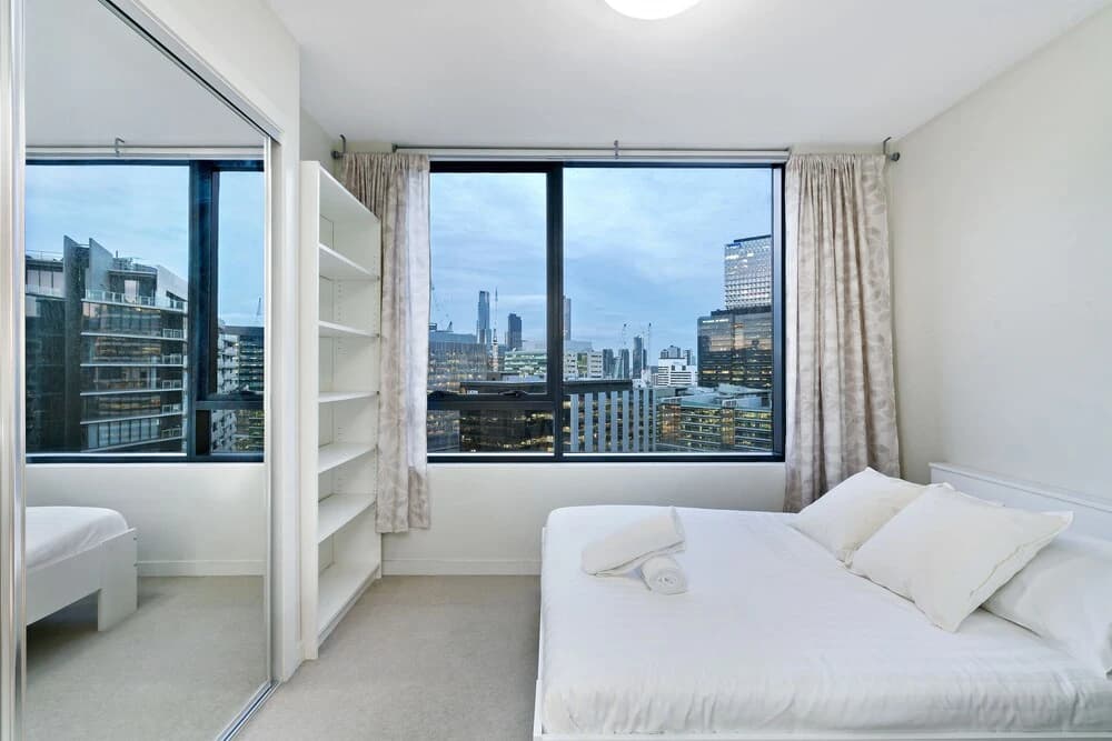 MIRANDA, 1BDR Docklands Apartment - photo 2