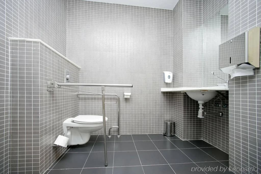 B&B Hotel Madrid Airport - photo 14