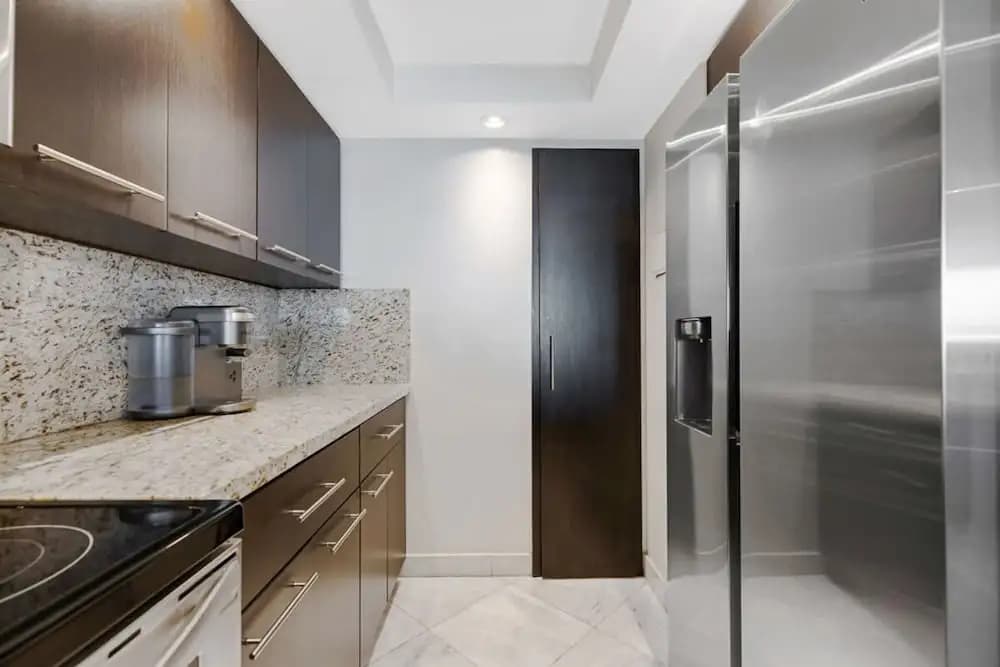 Sunny and Spacious 2 Bedroom Condo on the Bay - photo 13