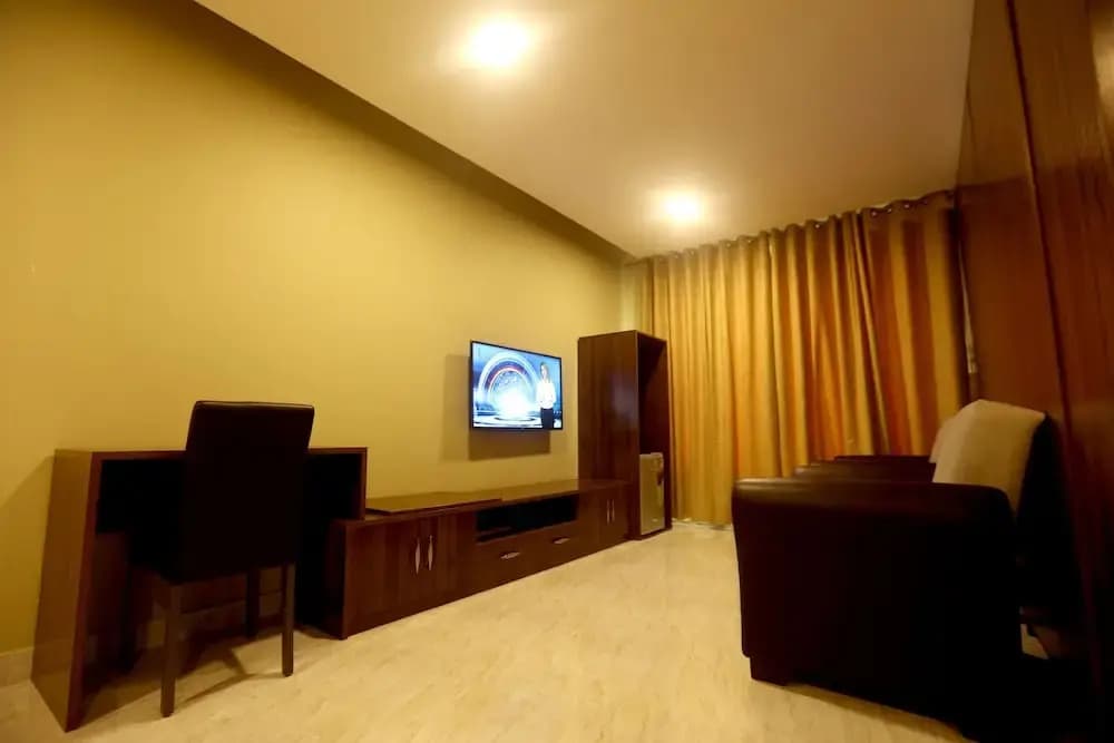 Golden Crown Hotel Al Seeb Muscat - photo 4