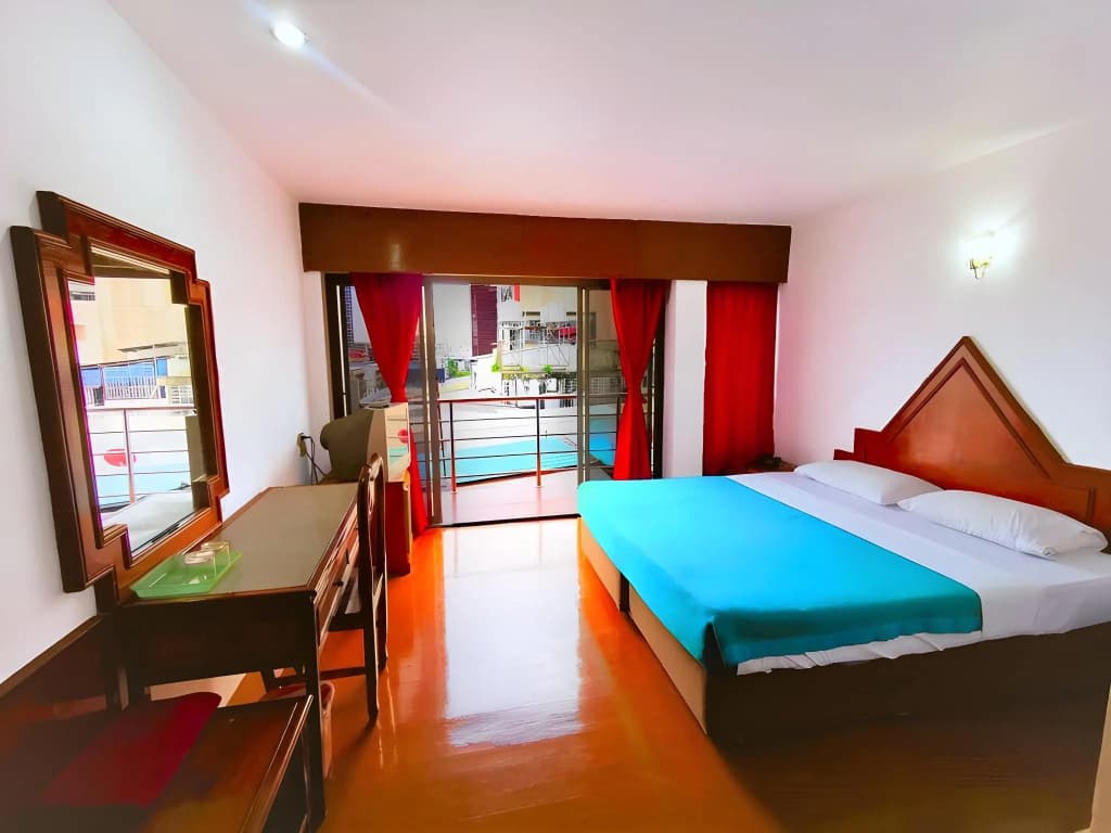 Highfive Hotel - photo 4