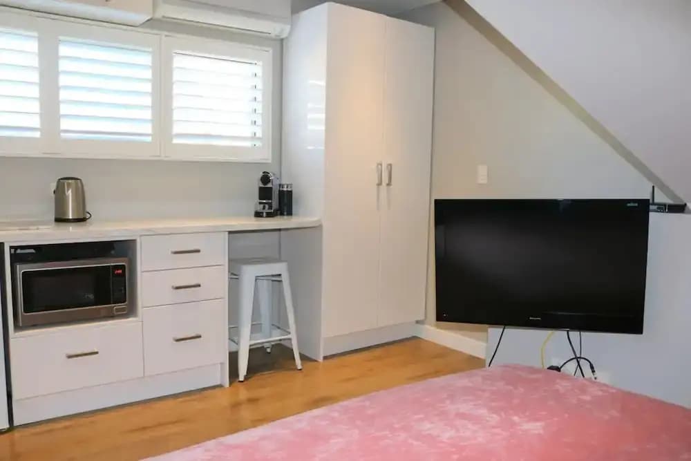Newtown Studio in Excellent Location - photo 7
