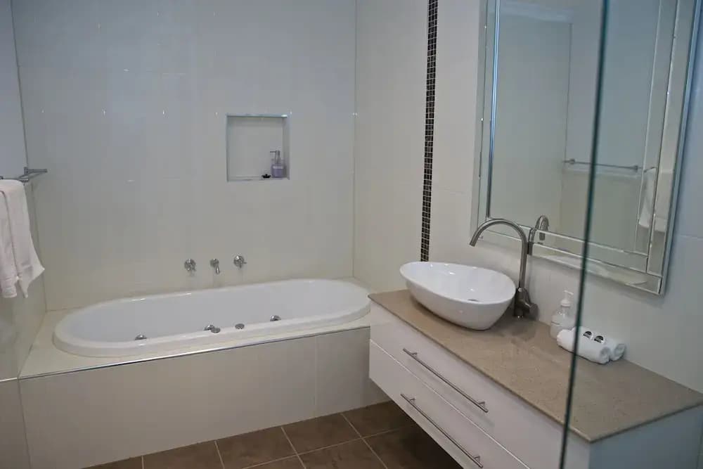 Yarra Glen Racecourse Apartments - photo 47