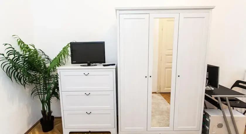 Oktogon Studio Apartment - photo 8