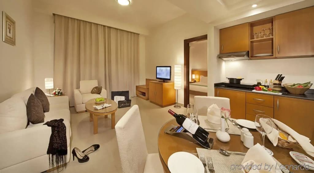 BM Acacia Hotel and Apartments - photo 4