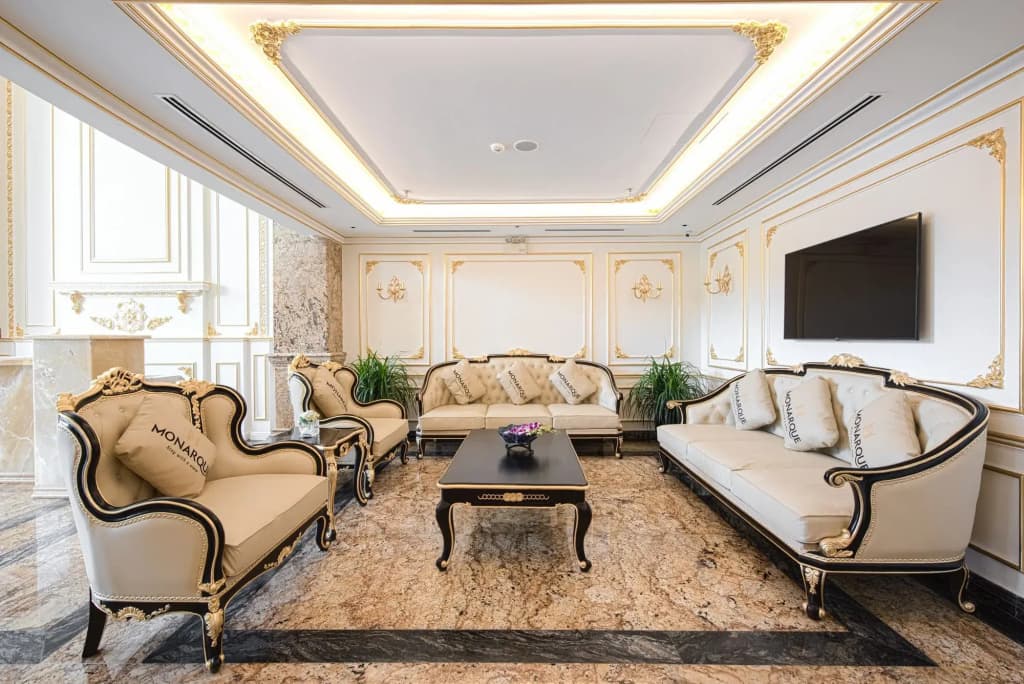 Monarque Hotel - photo 2