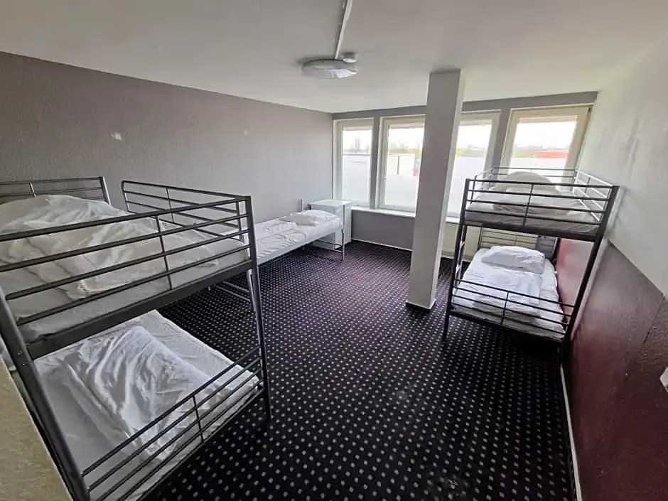 Isas Hostel - photo 2